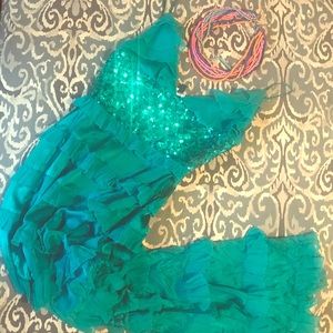 ⚠️⚠️ Long Bebe gown with sequins